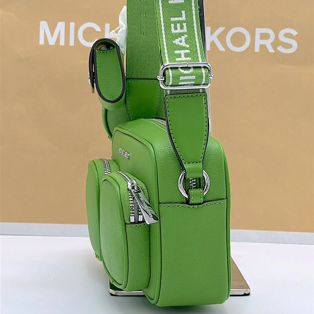 Michael Kors Jet Set Leather Medium
Crossbody Bag with Case for Apple
Airpods Pr - Picture 11 of 16